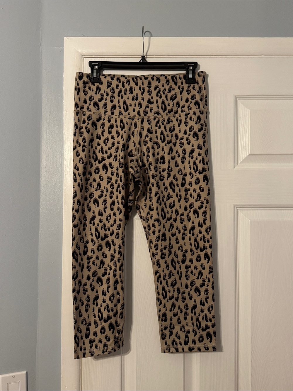 Leopard Print Capri Leggings - Tan/Black
